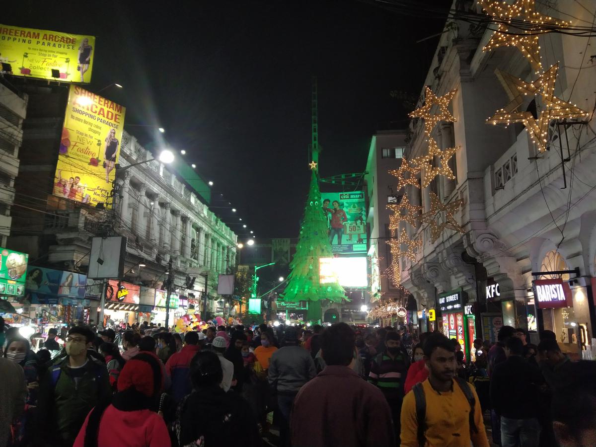 Park Street Kolkata Christmas Crowd Bengali News