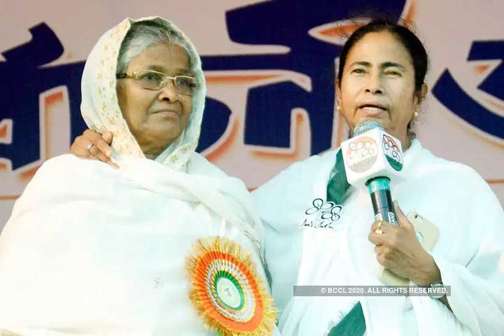 Firoja Bibi with Mamata Banerjee Bengali News