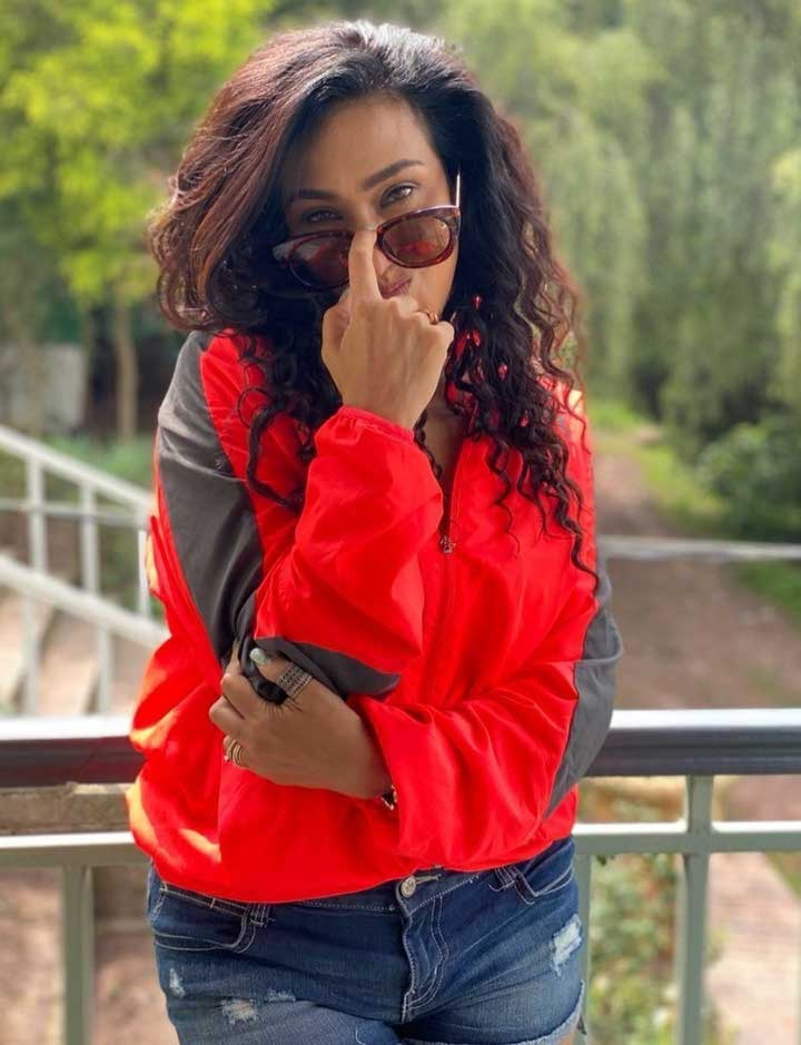 Rituparna Sengupta red | Bengali Newspaper