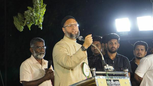 asaduddin আসাদউদ্দিন ওয়াইসি – এআইএমআইএমের প্রেসিডেন্ট