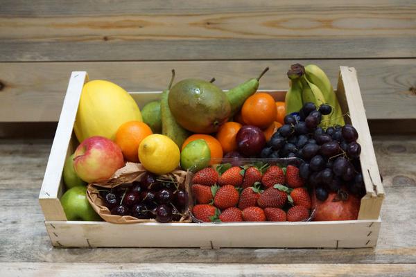 fruit box banana mango grapes