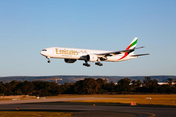 aeroplane flight emirates internaltion 