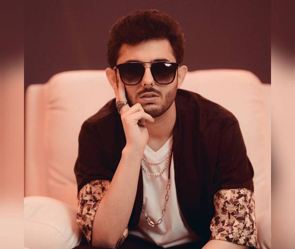 carryminati youtuber ছবিতে ইউটিউবার ক্যারিমিনাতি।