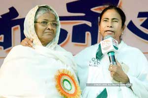 Firoja Bibi with Mamata Banerjee