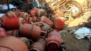 Gas Cylinder failed Ujjwala Yojana Kamal Nath 