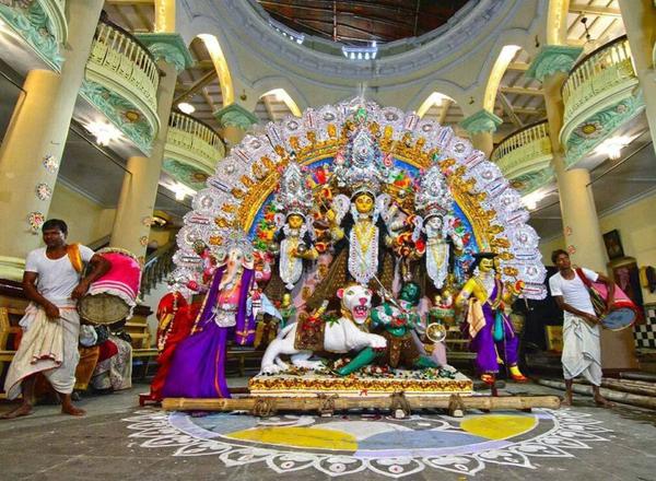 shib krishna daw bari durga puja জোড়াসাঁকোর শিব কৃষ্ণ দাঁ বাড়ীর পূজোয় দশমীতে মা কে বরণ।