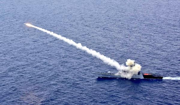 ins kora missile ভারতীয় যুদ্ধজাহাজ  INS Kora -এর শক্তি প্রদর্শন।