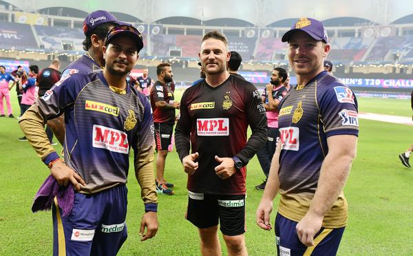 kkr vs rr জয়ের উচ্ছ্বাস! কোচ ব্রেন্ডন ম্যাককালাম ও টিম কেকেআর।
